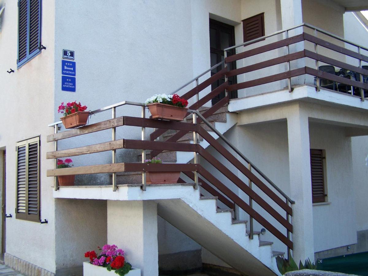 Apartments Sestan Novaglia Esterno foto